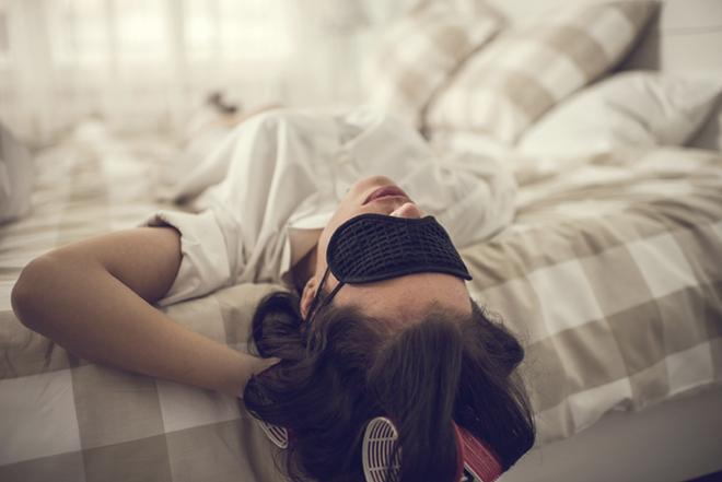 Ученые: постоянный недосып препятствует общению - фото 