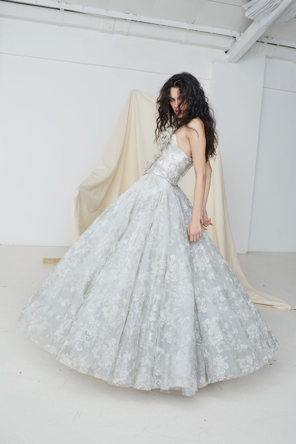 Вивьен Вествуд выпустила коллекцию свадебных платьев - фото 3