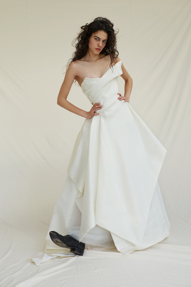 Вивьен Вествуд выпустила коллекцию свадебных платьев - фото 1
