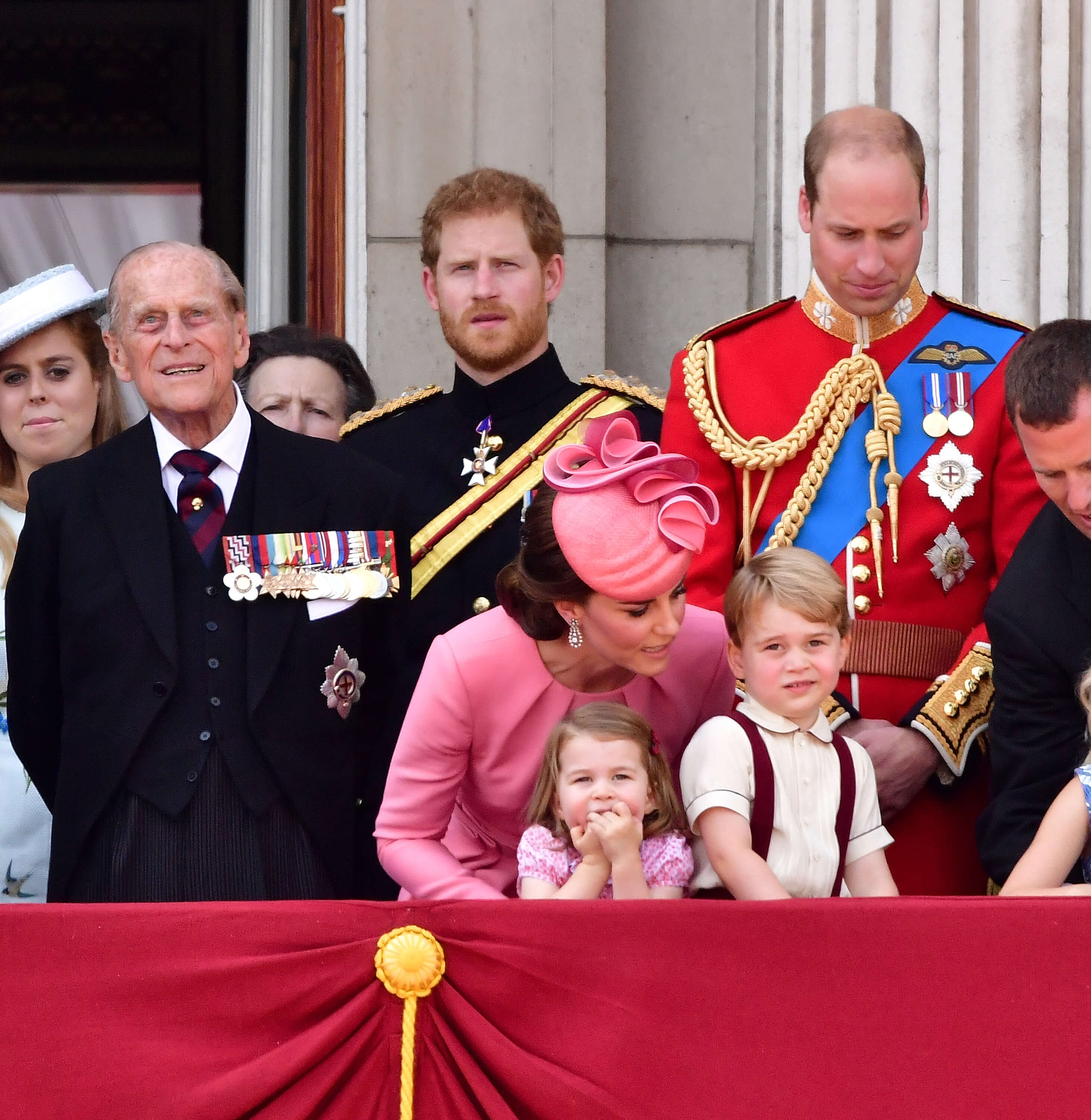 Кейт Миддлтон с детьми на дне рождении Королевы
