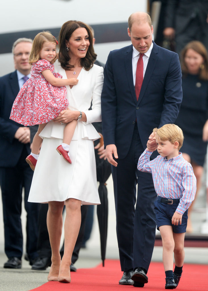  Кейт Миддлтон и принц Уильям с детьми