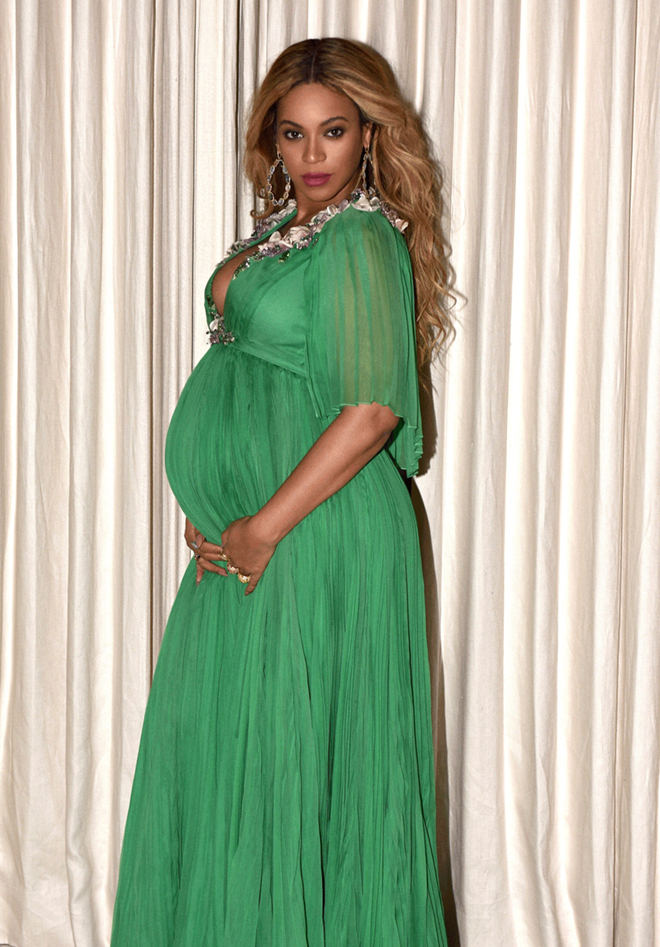 Образ дня: беременная Бейонсе в платье Gucci - фото 6