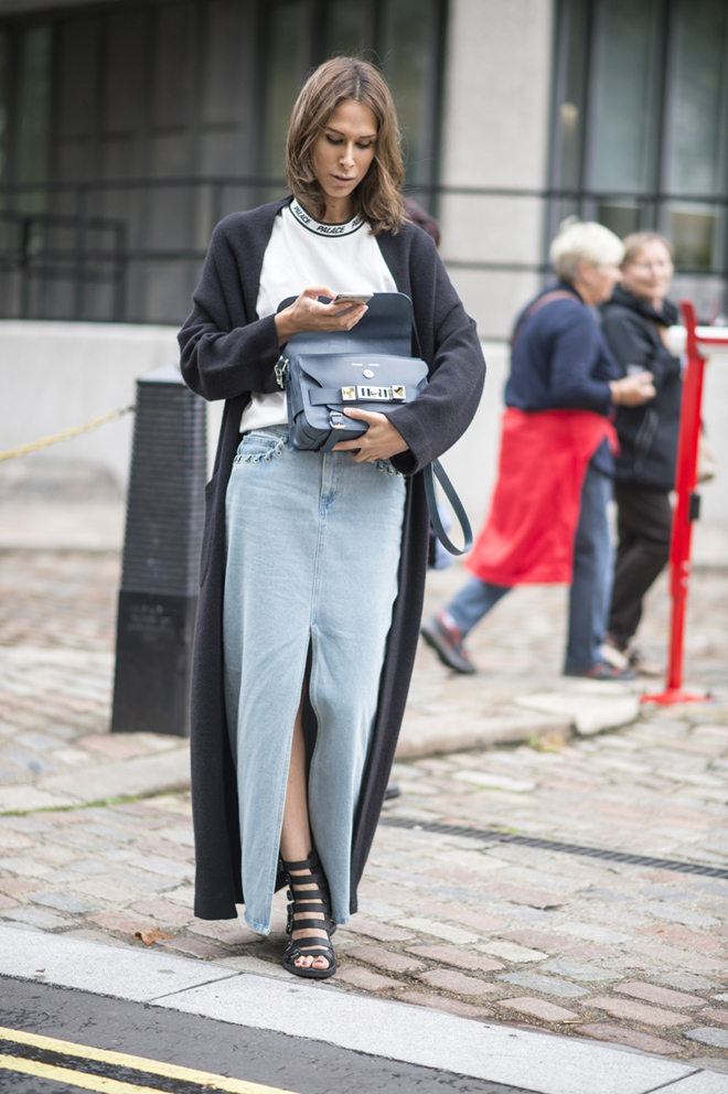 Street style тренд: джинсовая юбка - фото 4