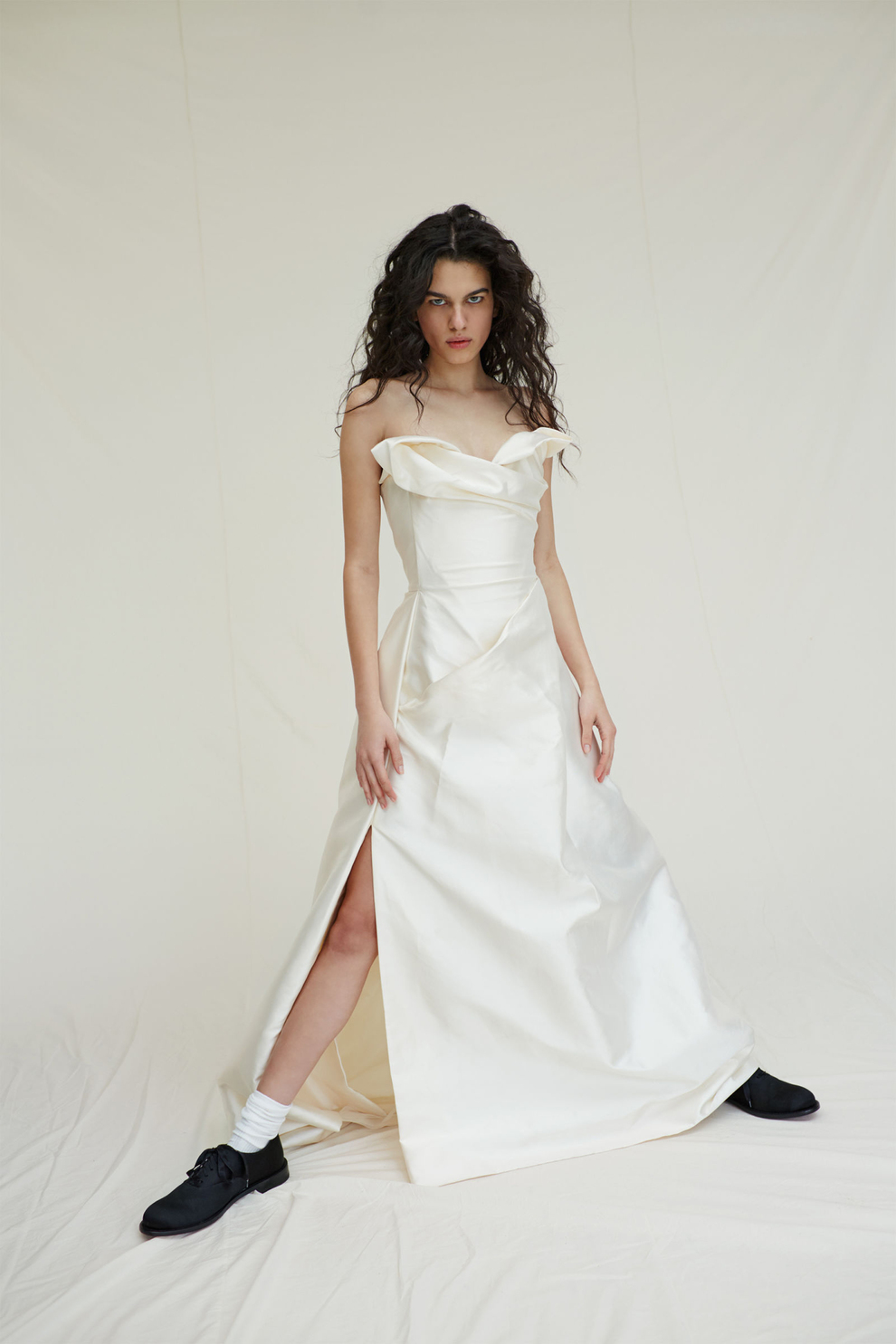 Вивьен Вествуд выпустила коллекцию свадебных платьев - фото 12