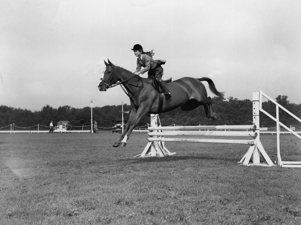 С лошадью Danseuse на конном шоу Smithtown Horse Show (Лонг-Айленд, 1939)