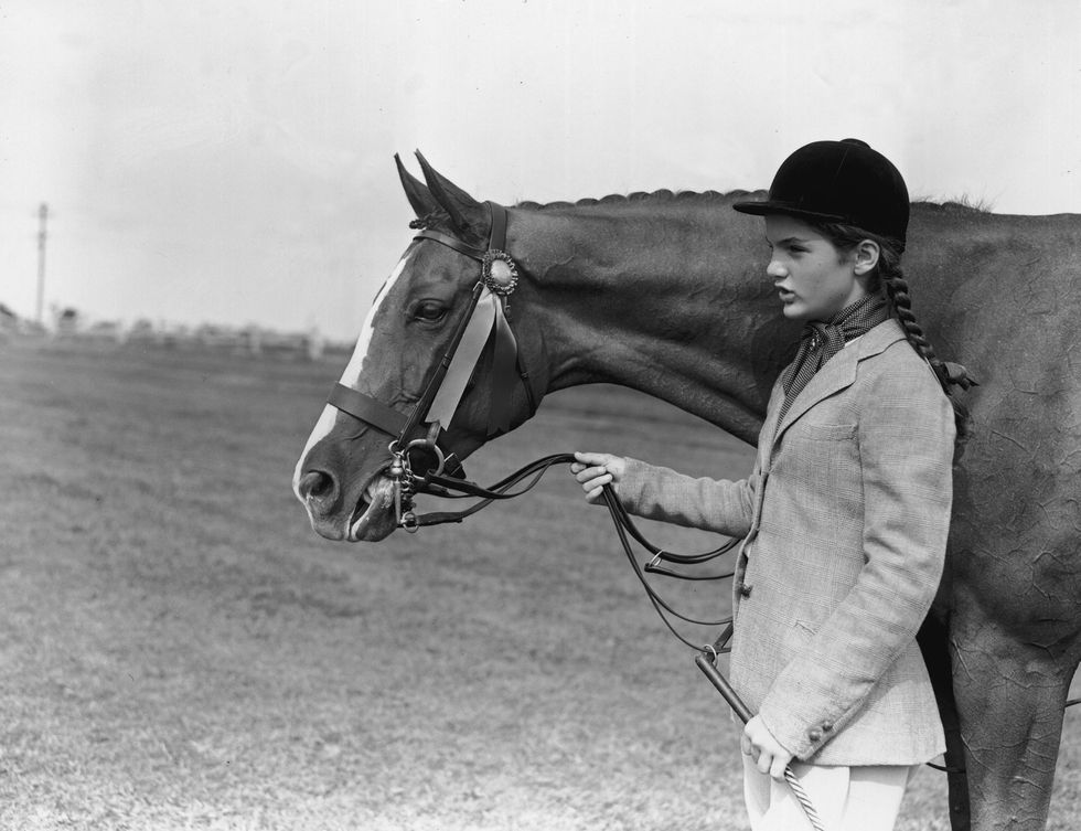 Со своей лошадью на конном шоу East Hampton horse show (Лонг-Айленд, 1941)